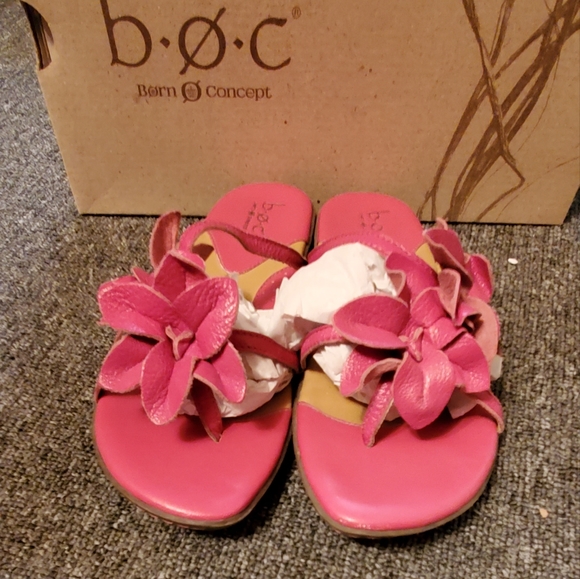 2/$45 like new BOC floral sandlea - Picture 7 of 16
